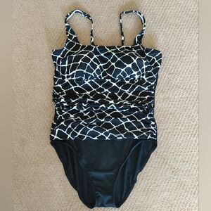 Trimshaper Black White Print One-Piece Swimsuit Shaping Adjustable